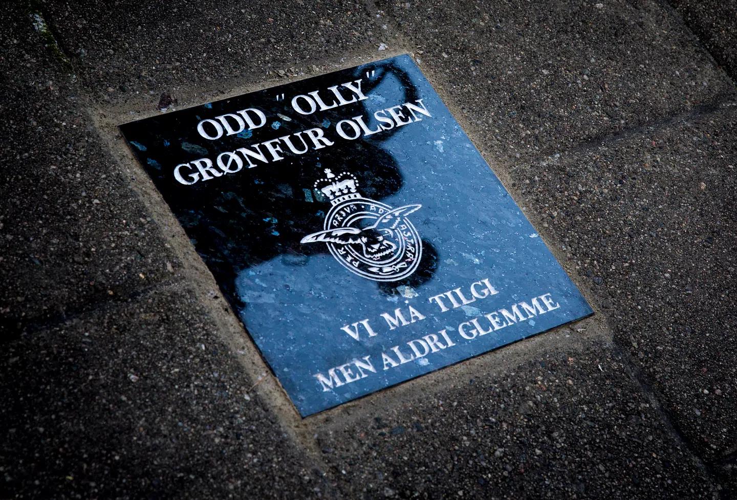 Odd «Olly» Grønfur Olsen er hedret i Bergens egen «Walk of Fame». På minnesteinen står Olsens egne ord: «vi må tilgi, men aldri glemme».
